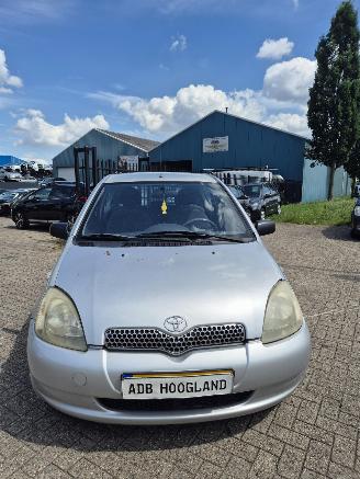 Autoverwertung Toyota Yaris (P1) Hatchback 1.3 16V VVT-i (2NZFE) [63kW] 5-BAK 2001/1