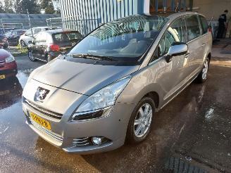 damaged passenger cars Peugeot 5008 5008 I (0A/0E) MPV 1.6 VTI 16V (EP6C(5FS) 2011/1