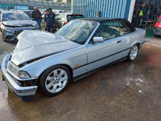 Damaged car BMW 3-serie 318i E36 Cabriolet 85kw 1998/6