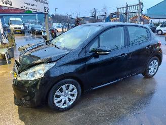 Schadeauto Peugeot 208 208 I (CA/CC/CK/CL) Hatchback 1.2 Vti 12V PureTech 82 2014/8