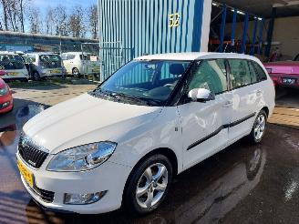 uszkodzony samochody osobowe Skoda Fabia Fabia II Combi Combi 5-drs 1.2 TDI 12V 2011/10