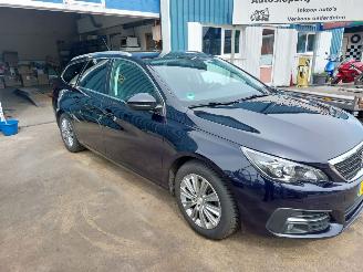 Peugeot 308 308 SW  Combi 5-drs 1.2 12V e-THP PureTech 110 picture 3