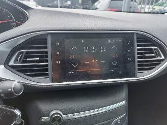 Peugeot 308 308 SW  Combi 5-drs 1.2 12V e-THP PureTech 110 picture 10