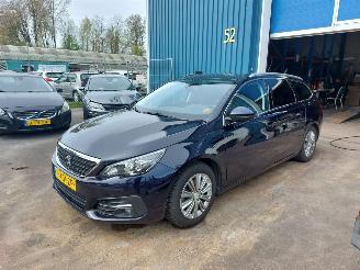 Schadeauto Peugeot 308 308 SW  Combi 5-drs 1.2 12V e-THP PureTech 110 2020/7