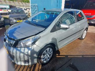 krockskadad bil auto Toyota Yaris Yaris III (P13) Hatchback 1.33 16V 2011/12