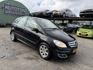 Schadeauto Mercedes B-klasse 200 Autom. 100KW Clima Navi NAP 2006/1