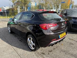 Voiture accidenté Alfa Romeo Giulietta 1.6 JTDM 77KW Clima Navi Led Xenon Distinctive NAP 2010/7