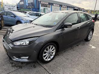 krockskadad bil auto Ford Focus 1.0 92KW Clima Navi Camera Keyless Titanium 2016/4