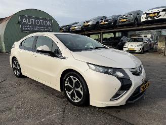 Vaurioauto  passenger cars Opel Ampera 1.4 Hybrid 111KW Autom. Clima Navi Leer Camera 2013/4