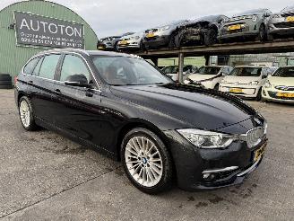 Damaged car BMW 3-serie 318i 100KW Autom. Clima Navi Leer Led Xenon Luxury Edition NAP 2019/6