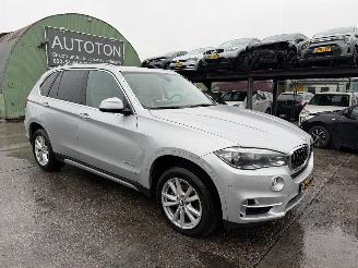 Vaurioauto  passenger cars BMW X5 40e xDrive 180KW Autom. Clima Navi High Executive 2015/10