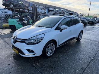 damaged passenger cars Renault Clio 0.9 TCE 66KW Airco Navi Led Limited 2019/2