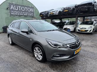 Vaurioauto  passenger cars Opel Astra 1.0 77KW Autom. Schuifdak Clima Navi Led Xenon NAP 2017/7