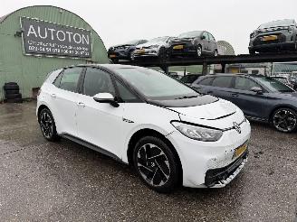 damaged passenger cars Volkswagen ID.3 58 kWh 150KW First Clima Navi NAP 2020/11