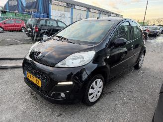 Schadeauto Peugeot 107 1.0 50KW Airco Led Active 5-Drs NAP 2013/4