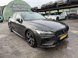 uszkodzony samochody osobowe Volvo S-60 2.0 T6 Recharge 253PK Autom. Pano Clima Navi AWD R-Design NAP 2020/11