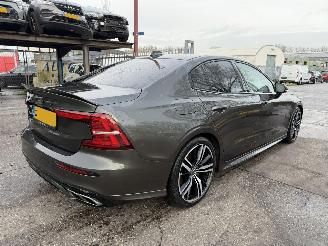 Vaurioauto  passenger cars Volvo S-60 2.0 T6 Recharge 253PK Autom. Pano Clima Navi AWD R-Design NAP 2020/11
