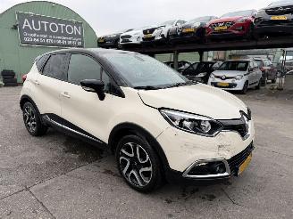 Vaurioauto  passenger cars Renault Captur 0.9 TCE 66KW Clima Navi Led Dynamique NAP 2013/8