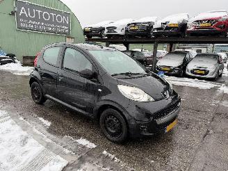 Schadeauto Peugeot 107 1.0-12V XR 50KW Airco Navi 5-Drs NAP 2011/9