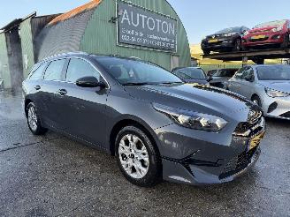 krockskadad bil auto Kia Ceed 1.0 T-GDI 74KW Clima Navi Led Camera DynamicLine NAP 2024/10