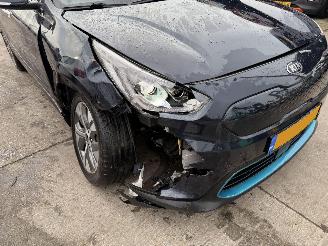 Kia e-Niro 64 kWh 150KW Autom. Clima Navi Led Xenon ExecutiveLine picture 16