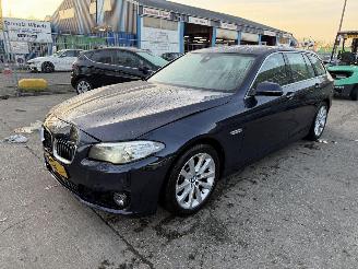 Vaurioauto  passenger cars BMW 5-serie 530D 190KW Autom. Clima Navi Leer Luxury Edition Led NAP 2013/10