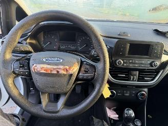 Ford Fiesta 1.1 63KW Airco 5-Deurs NAP picture 11