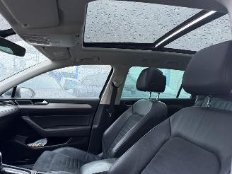 Volkswagen Passat 1.6 TDI 88KW DSG Pano Clima Navi Virtual Dash Highline Led NAP picture 12