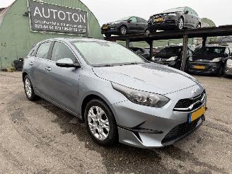 Schadeauto Kia Ceed 1.0 T-GDI 88KW Clima Navi Led Camera DynamicLine 2022/8