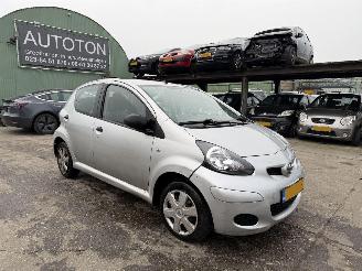 krockskadad bil auto Toyota Aygo 1.0-12V 50KW 5-Deurs Acces NAP 2010/3