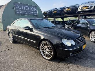 Vaurioauto  passenger cars Mercedes CLK 320 V6 160KW Automaat Clima Navi Avantgarde 2003/12