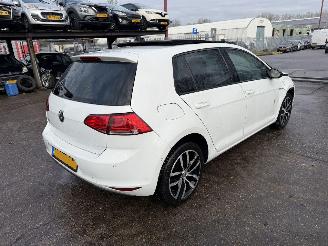 Schadeauto Volkswagen Golf 1.4 TSI 103KW DSG Pano ACT Highline 2014/4