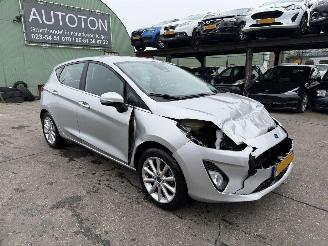 damaged passenger cars Ford Fiesta 1.0 Ecoboost 70KW Clima Navi Titanium NAP 2020/3