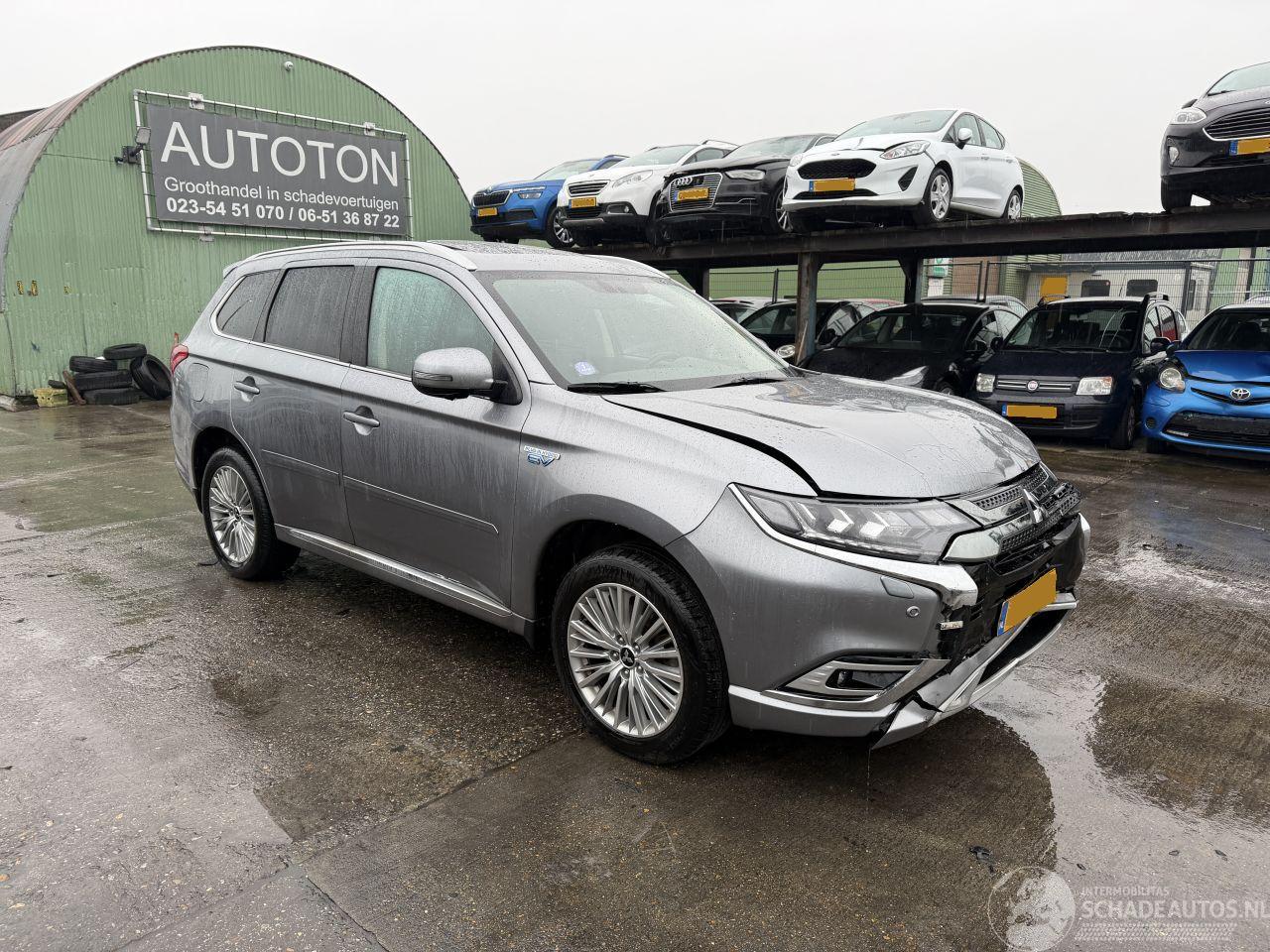 Mitsubishi Outlander 2.4 PHEV 99KW Autom. Clima Navi Led Schuifdak Intense+ NAP