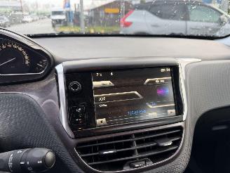 Peugeot 2008 1.2 60KW Automaat Clima Led Active NAP picture 8