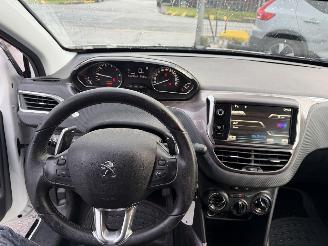 Peugeot 2008 1.2 60KW Automaat Clima Led Active NAP picture 10