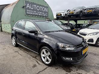 Schadeauto Volkswagen Polo 1.2 TSI 66KW Highline Clima Navi 5-Drs Bleumotion NAP 2014/2