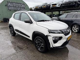 krockskadad bil auto Dacia Spring 27 kWh Clima Navi Camera Leer Expression  NAP 2023/4