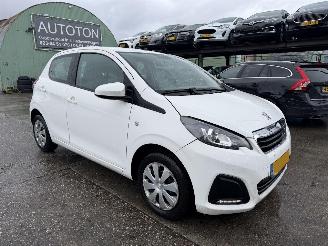 Damaged car Peugeot 108 1.0 e-VTI 53KW Airco Led 5-Drs Active NAP 2021/1