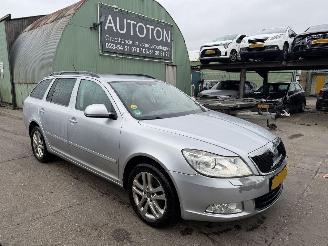 uszkodzony samochody osobowe Skoda Octavia 1.6 TDI 77KW Clima Navi Xenon Elegance 2012/7