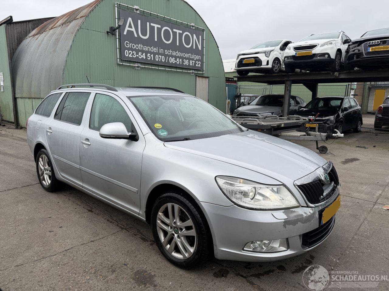 Skoda Octavia 1.6 TDI 77KW Clima Navi Xenon Elegance