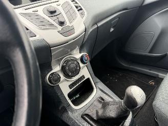 Ford Fiesta 1.25 44KW Airco Titanium NAP picture 10