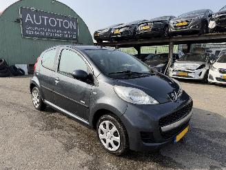 Voiture accidenté Peugeot 107 1.0-12V 50KW Airco 5-Drs Millesim NAP 2011/2