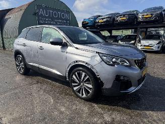 damaged passenger cars Peugeot 3008 1.2 96KW Clima Navi Leer Led Camera Blue Lease Premium NAP 2019/1