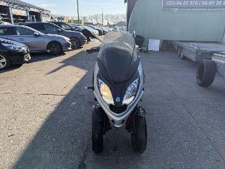 Piaggio MP3 300 19KW HPE Sport Led picture 4