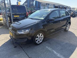 Schadeauto Volkswagen Polo 1.4-16V 63KW Airco 5-Deurs Trendline 2010/2