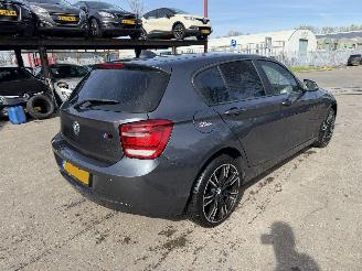 Unfallwagen BMW 1-serie 116i Autom. 100KW Clima Navi 5-Drs 2012/2