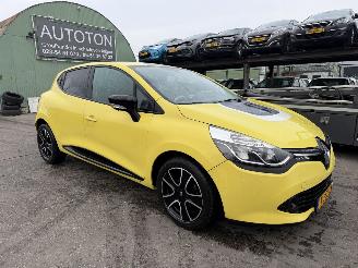 Schadeauto Renault Clio 0.9 TCE 66KW 7-Edition Clima Navi Led 2014/4