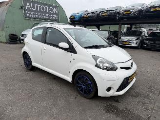 Unfallwagen Toyota Aygo 1.0-12V 50KW Airco 5-Deurs Cool NAP 2011/7