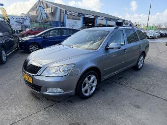 skadebil auto Skoda Octavia 1.6 TDI 77KW Clima Navi Artic Greentech  NAP 2013/2